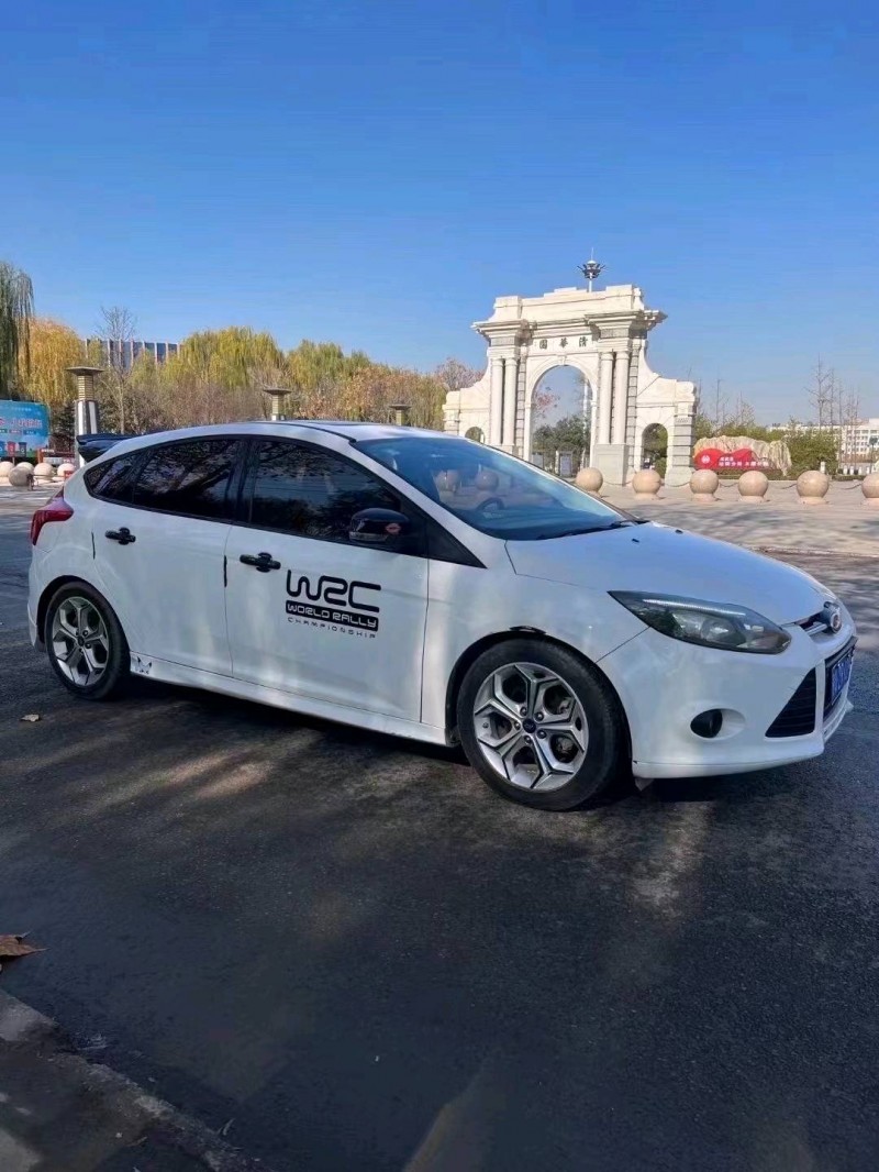 枣庄14年福特福克斯2