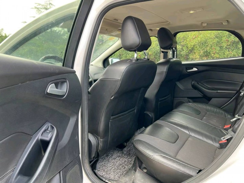 青岛15年福特福克斯5