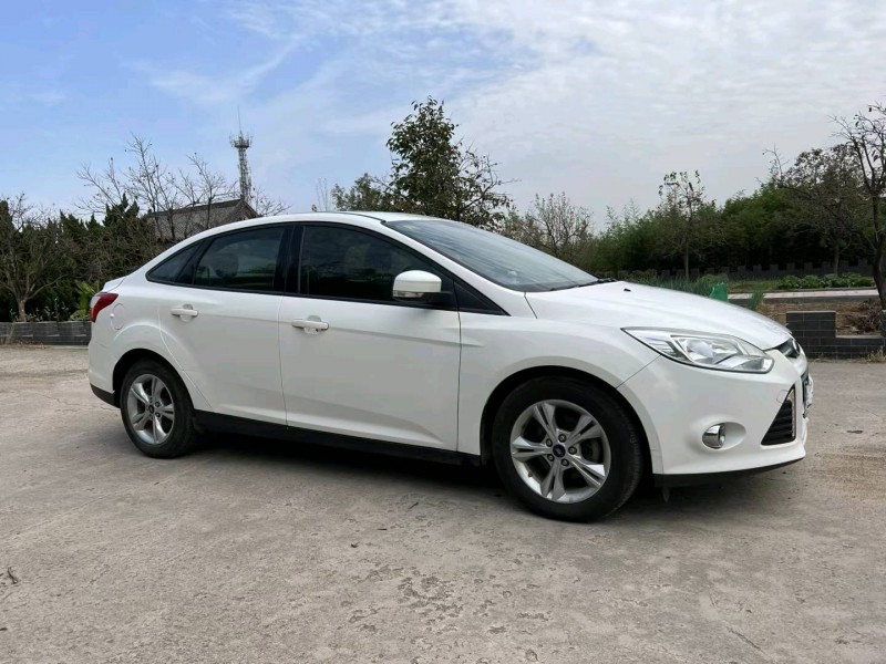 青岛15年福特福克斯6