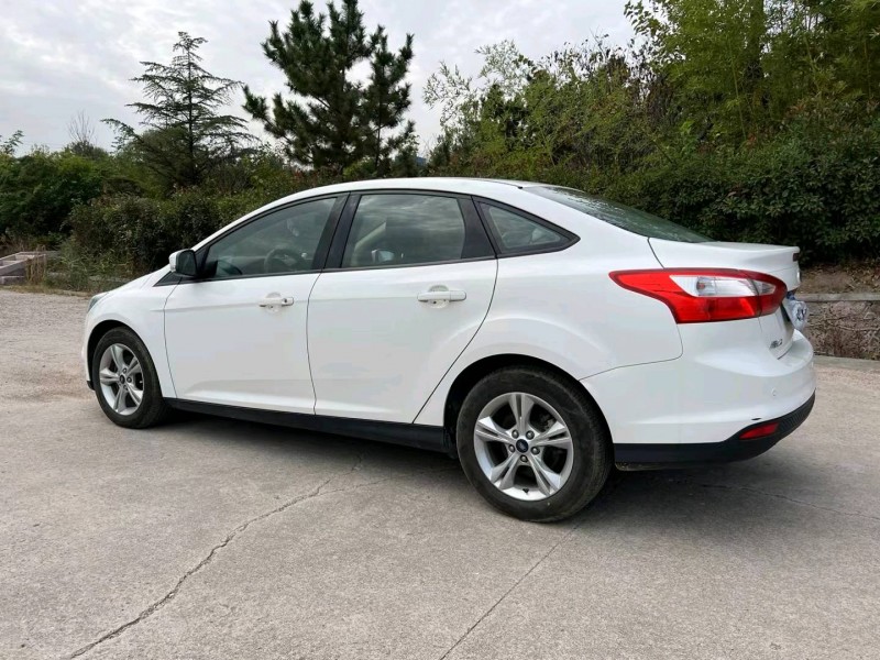 青岛15年福特福克斯7