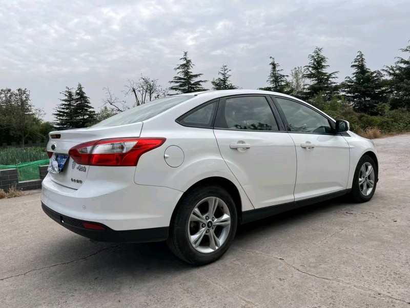 青岛15年福特福克斯8