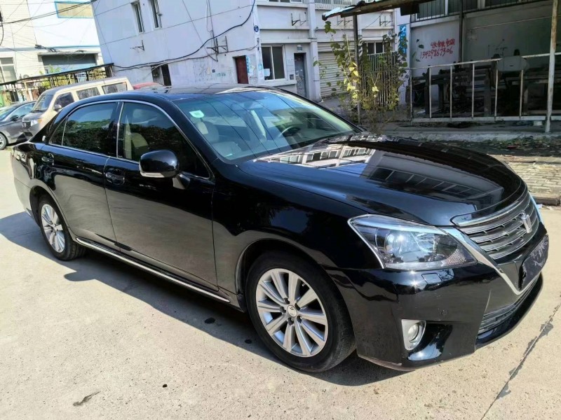 武汉13年丰田皇冠2