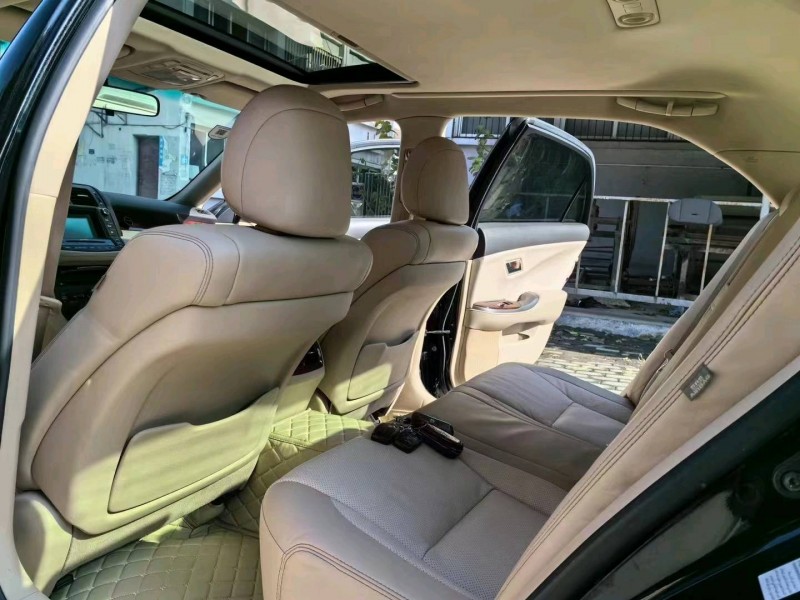 武汉13年丰田皇冠4