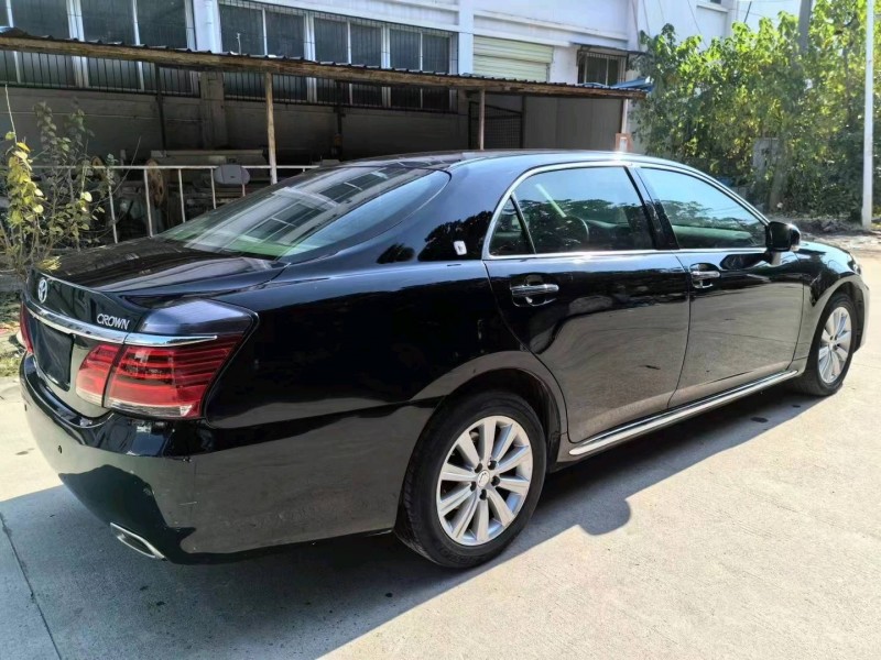 武汉13年丰田皇冠7