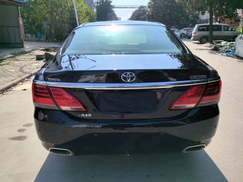 武汉13年丰田皇冠9