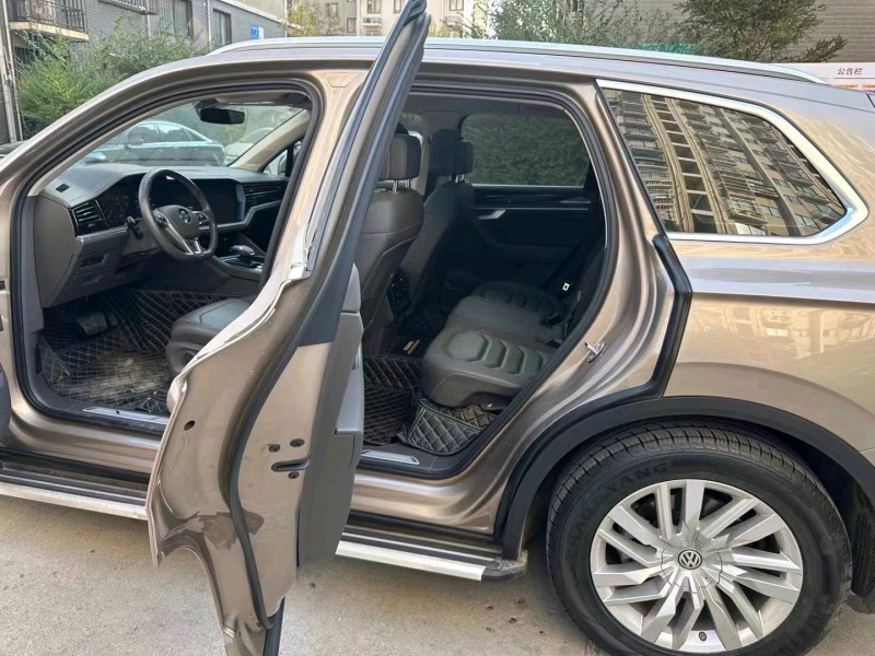 济南18年大众途锐8