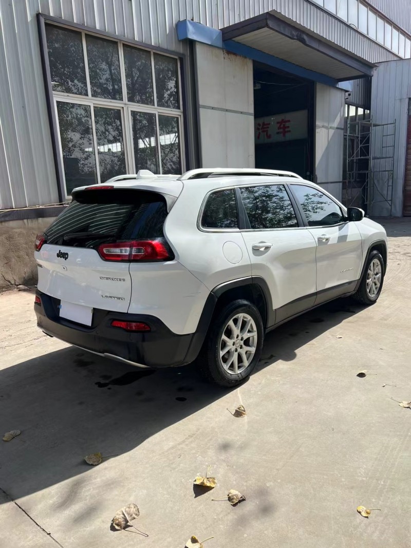 宿迁18年Jeep自由光4
