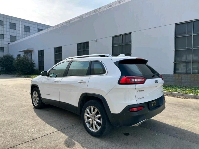 盐城16年Jeep自由光9