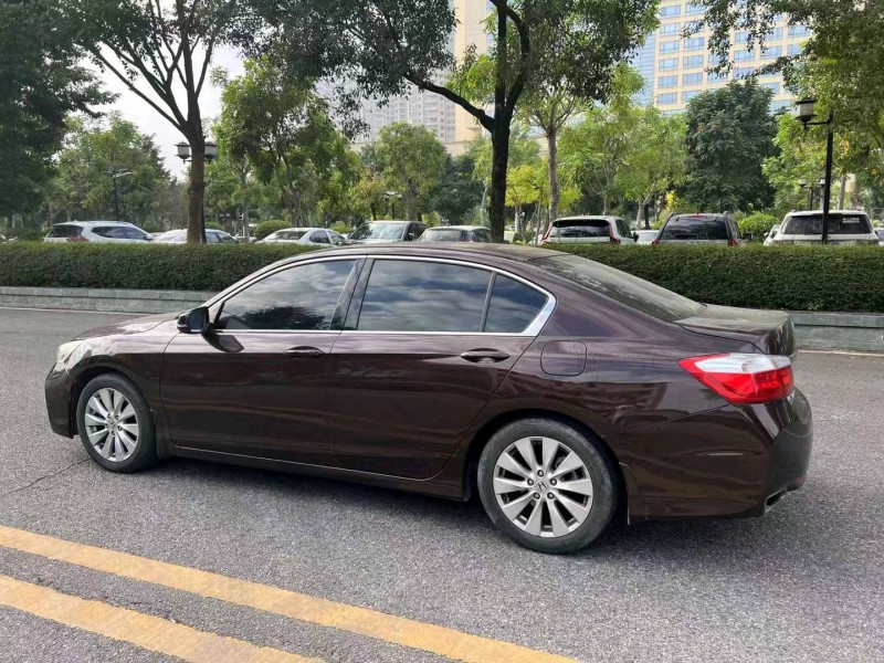 深圳14年本田雅阁7