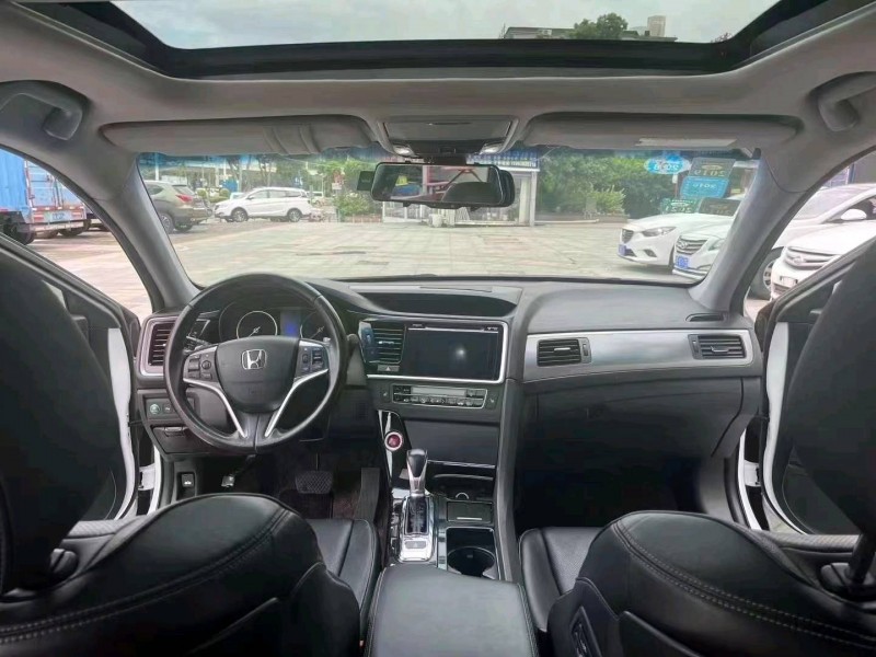 珠海15年本田思铂睿5