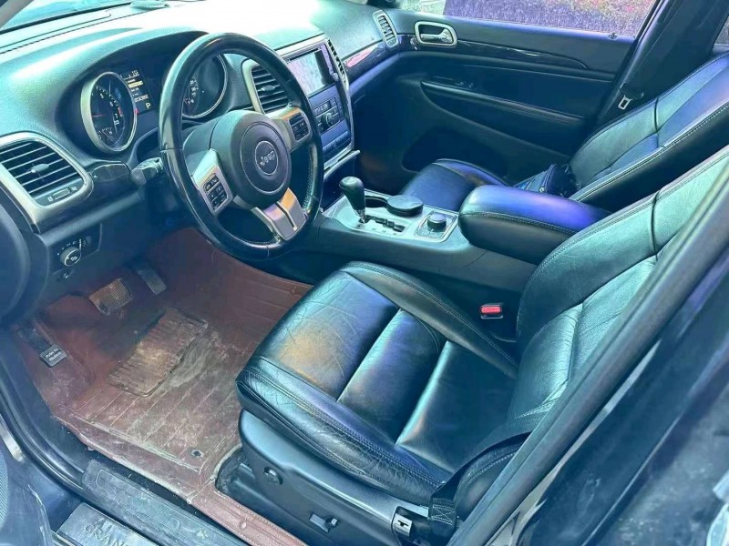 淄博11年Jeep大切诺基4