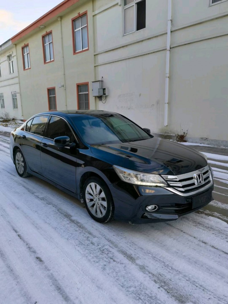 青岛15年本田雅阁2