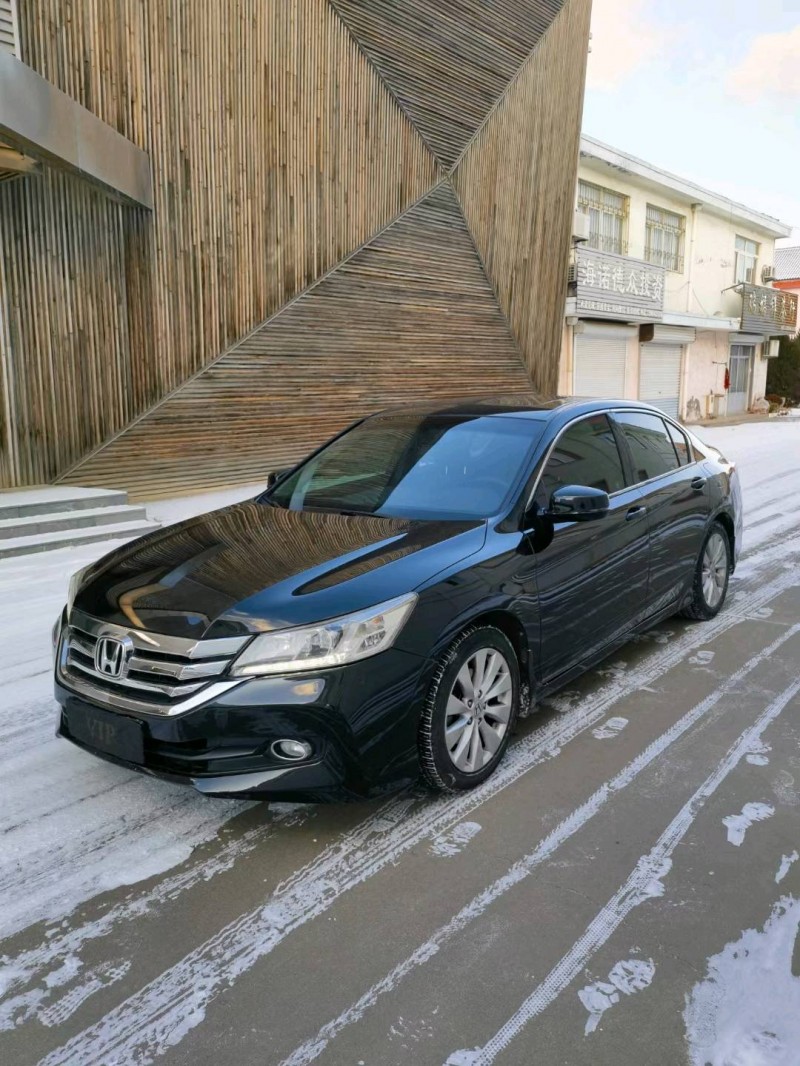青岛15年本田雅阁3