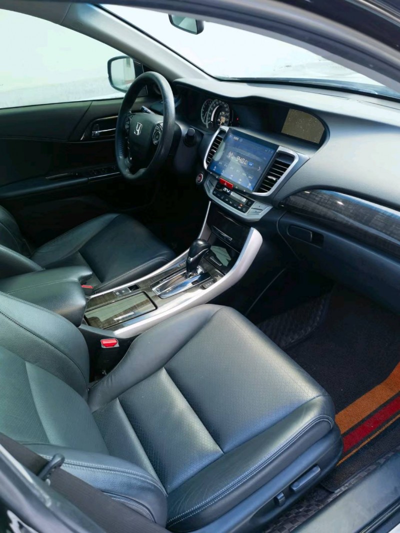 青岛15年本田雅阁5