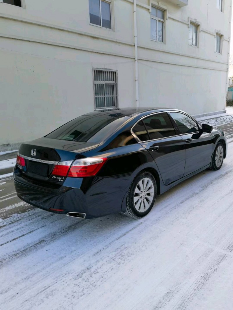 青岛15年本田雅阁8