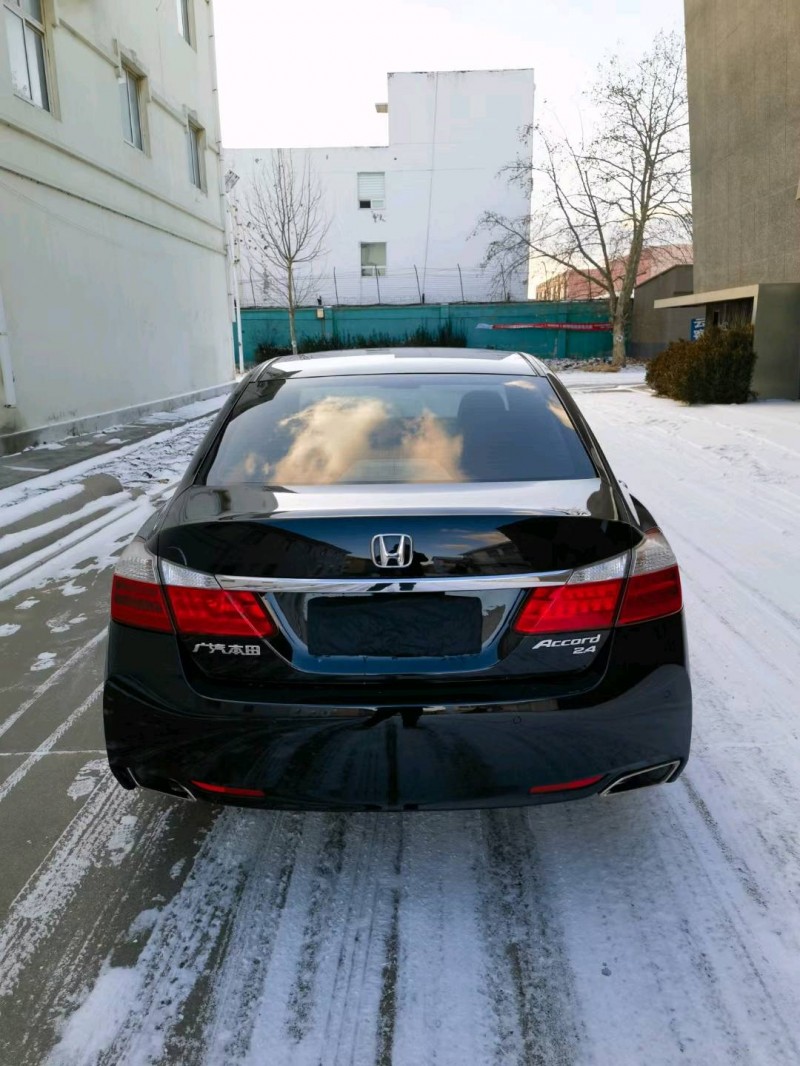 青岛15年本田雅阁9