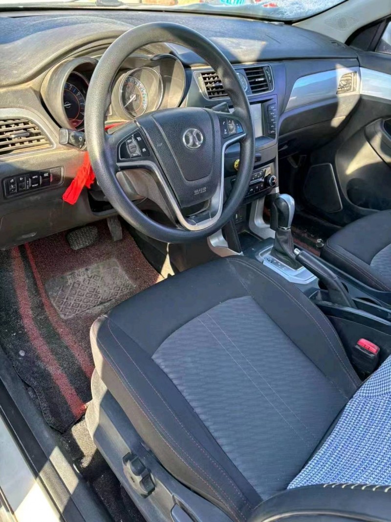 邯郸18年北汽绅宝X559