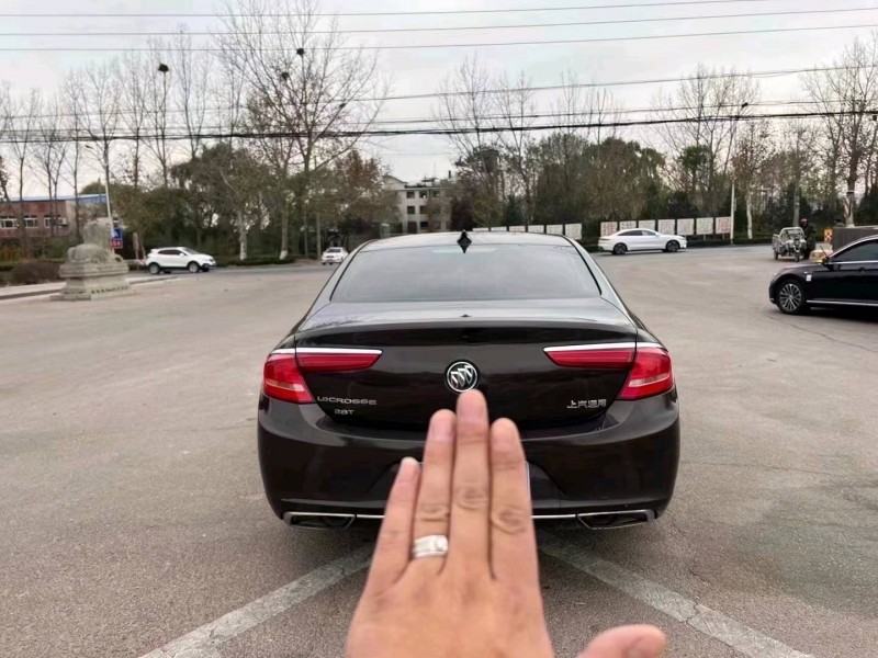 枣庄17年别克君越7