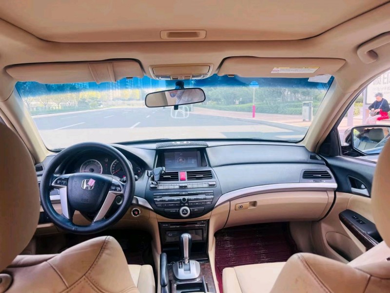 青岛10年本田雅阁3