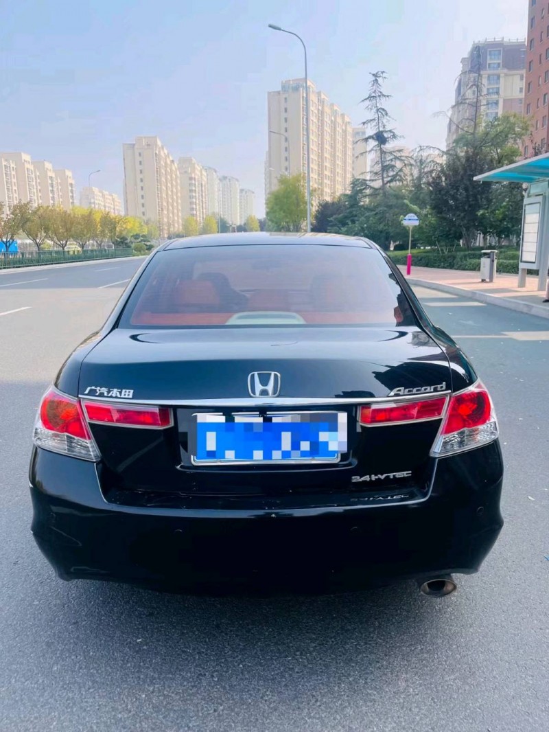 青岛10年本田雅阁7