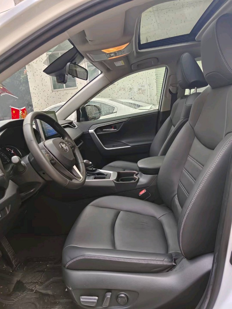广州22年丰田RAV4荣放4