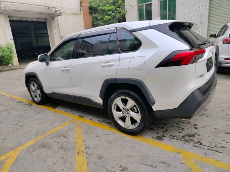 广州22年丰田RAV4荣放8