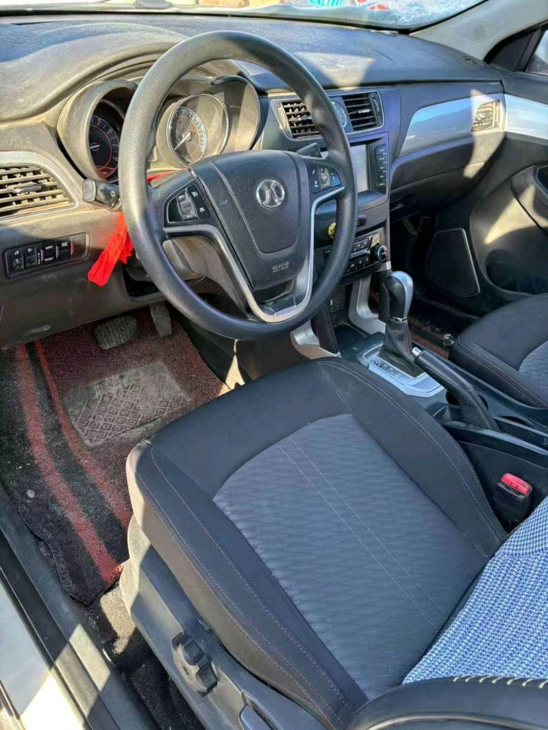 邯郸18年北汽绅宝X555