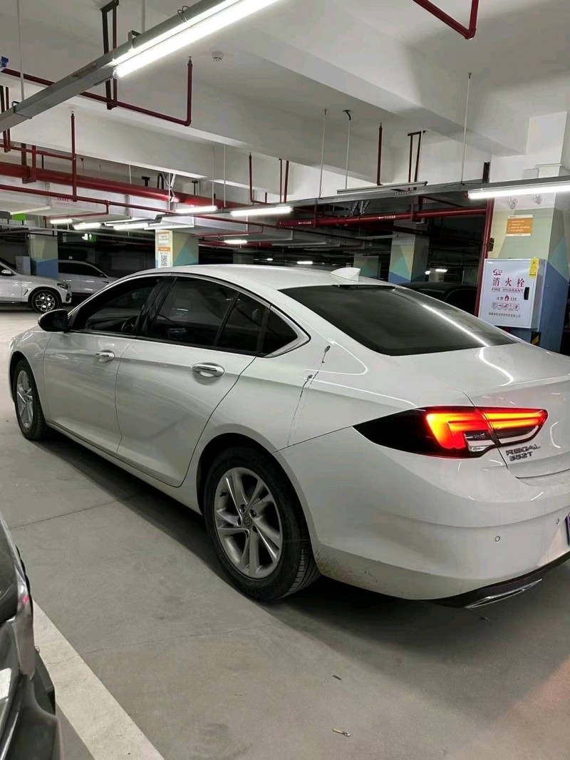 重庆21年别克君威3