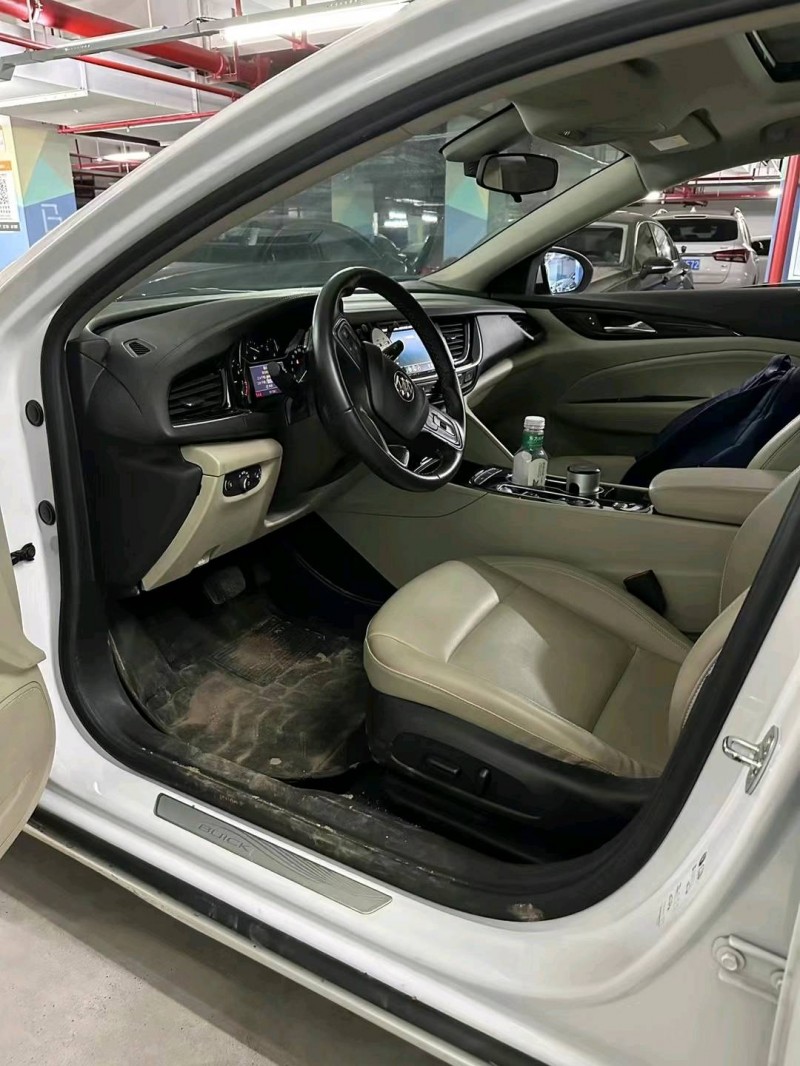 重庆21年别克君威6