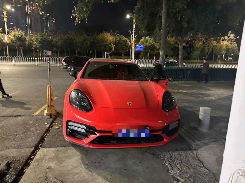 济南10年保时捷帕拉梅拉1