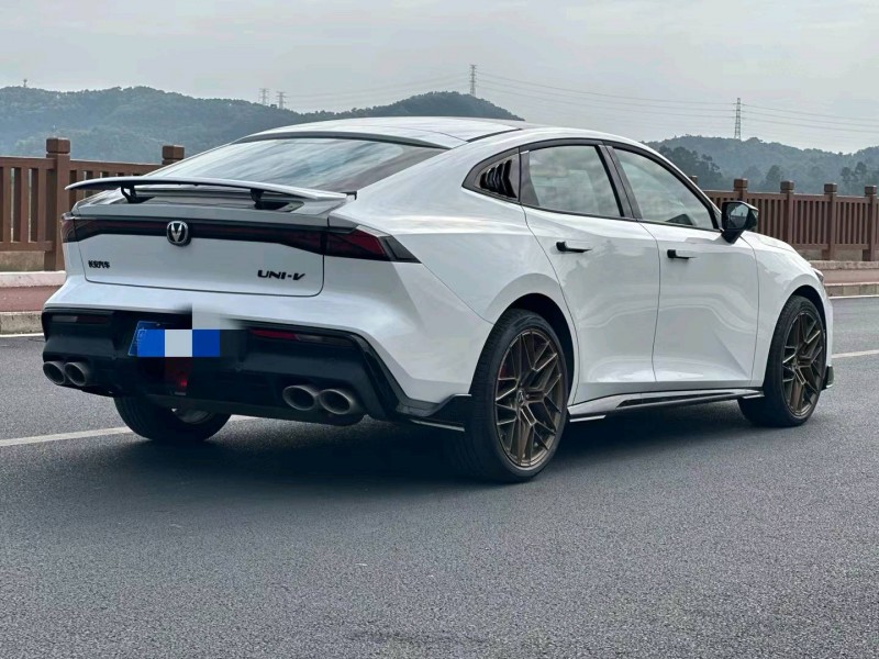 广州23年长安汽车UNI-V8