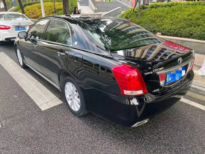 十堰11年豐田皇冠5