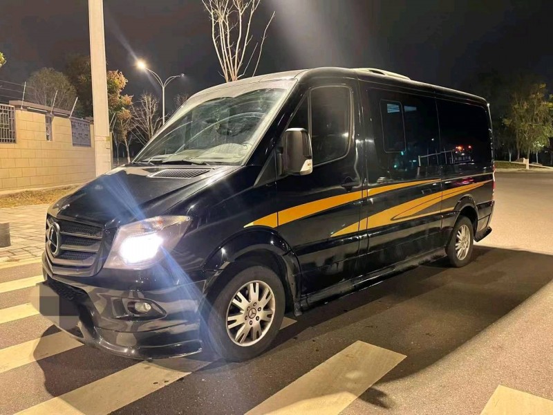 武汉17年奔驰斯宾特2