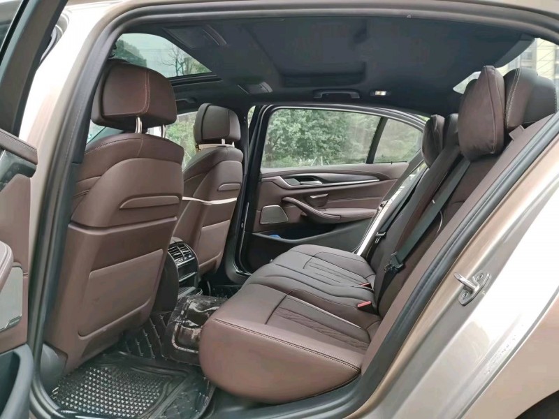 佛山21年宝马5系8