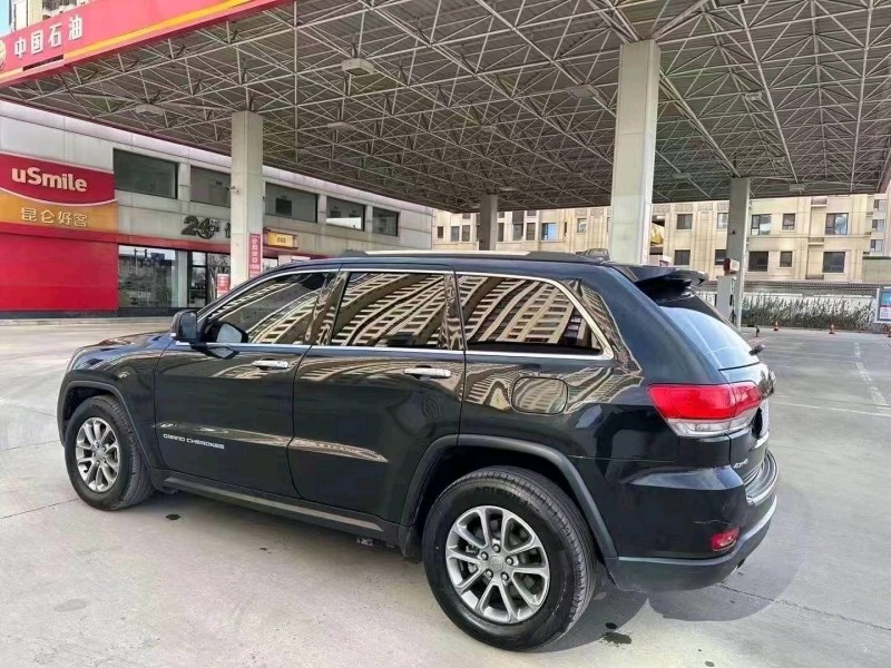 邢台15年Jeep大切诺基4