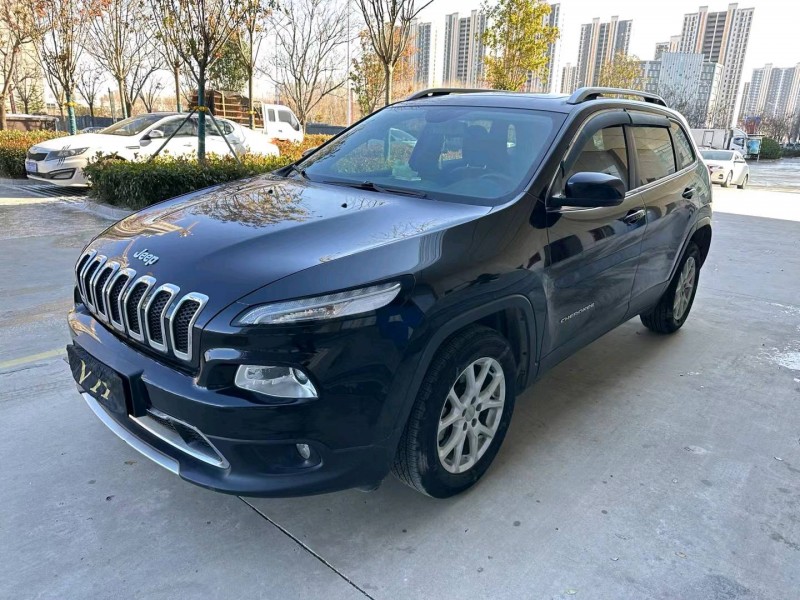 济宁19年Jeep自由光2