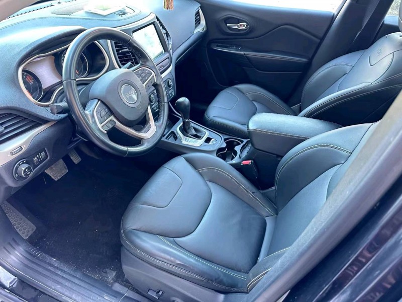 济宁19年Jeep自由光5