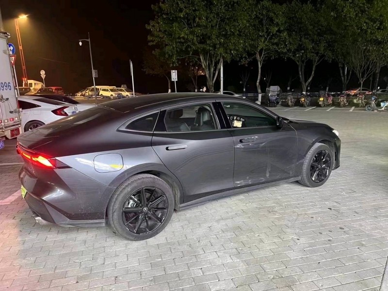 重庆23年长安汽车UNI-V5