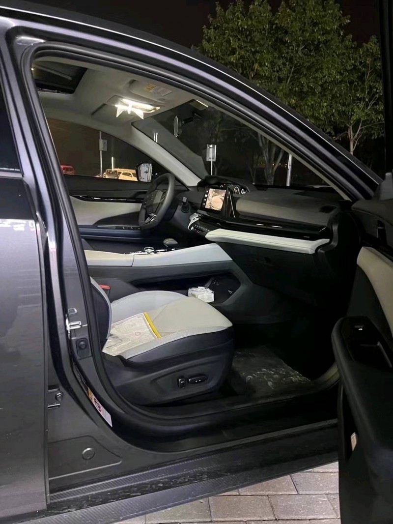 重庆23年长安汽车UNI-V6