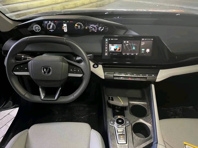 重庆23年长安汽车UNI-V7