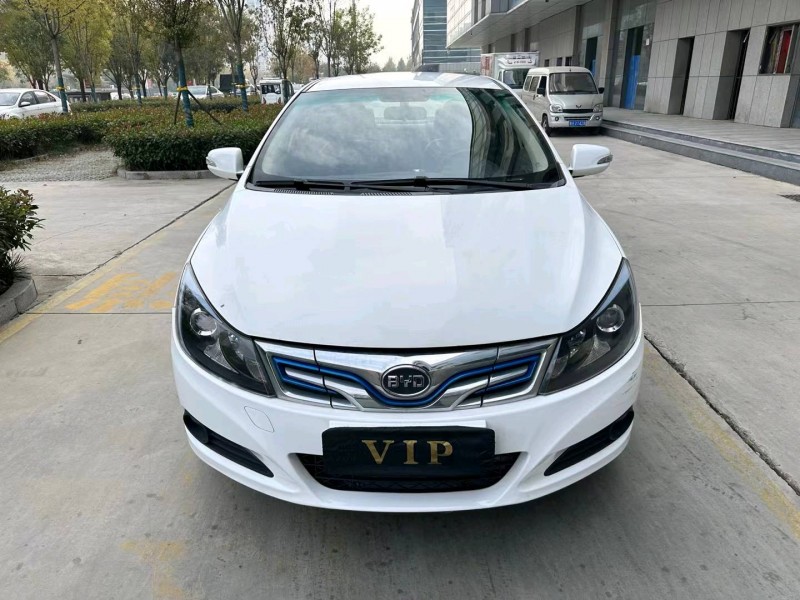 济宁17年比亚迪e51