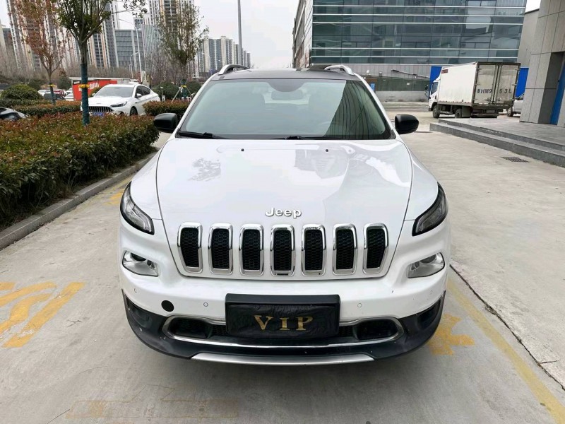 济宁16年Jeep自由光1