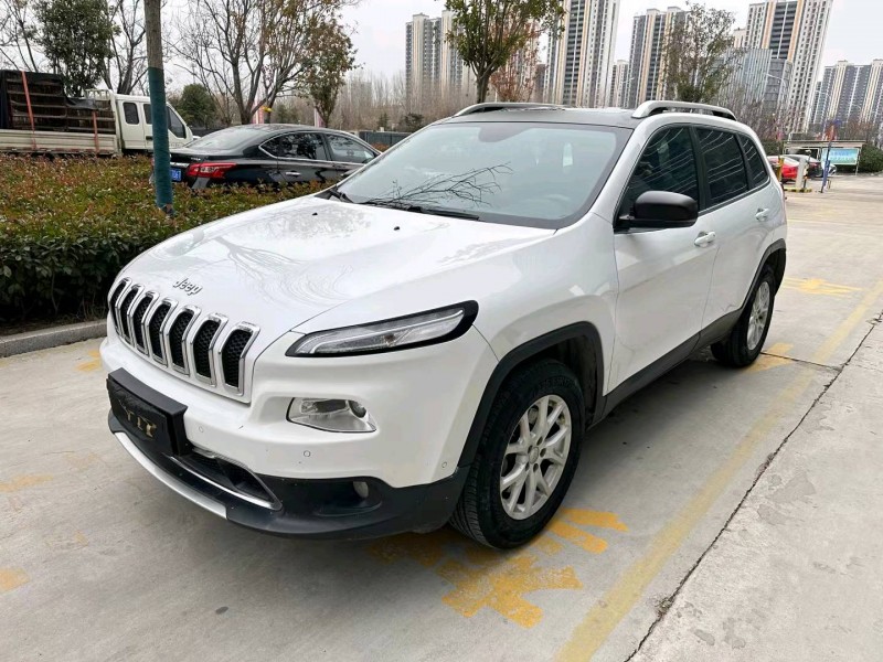 济宁16年Jeep自由光3