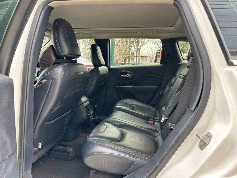 济宁16年Jeep自由光4