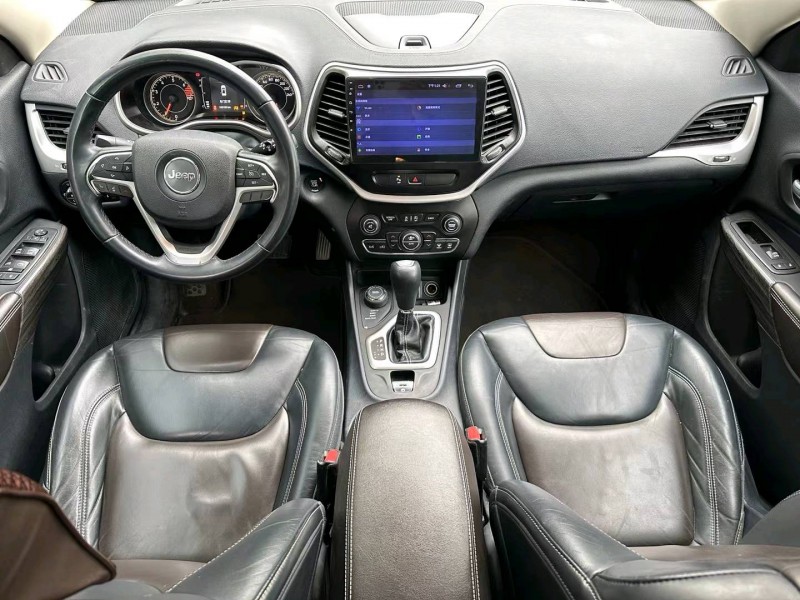 济宁16年Jeep自由光5