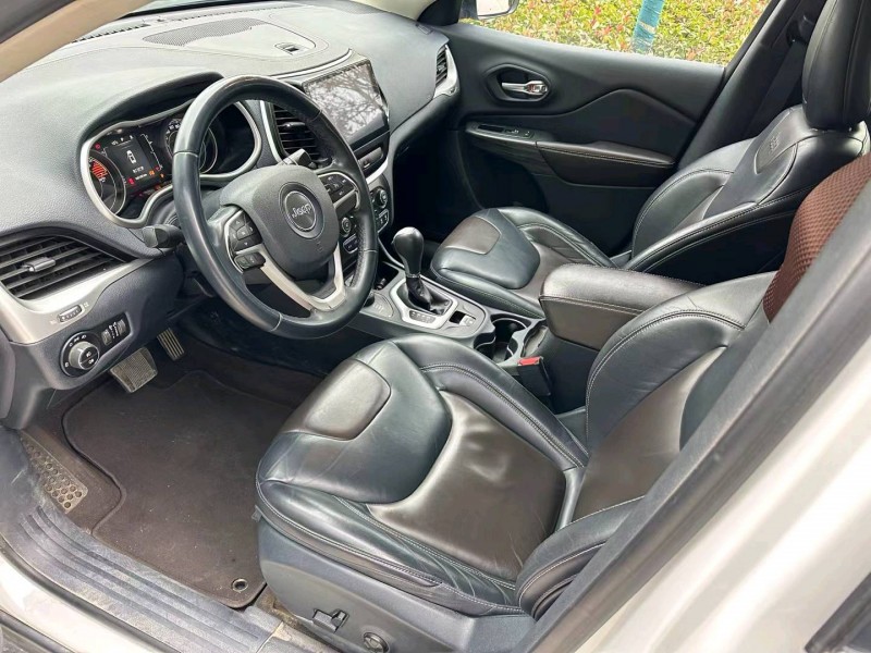 济宁16年Jeep自由光6