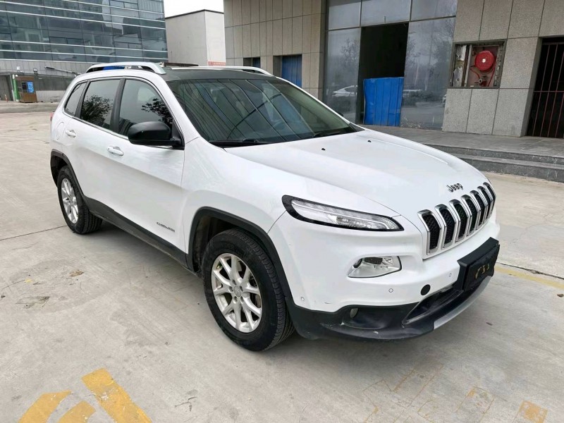 济宁16年Jeep自由光2