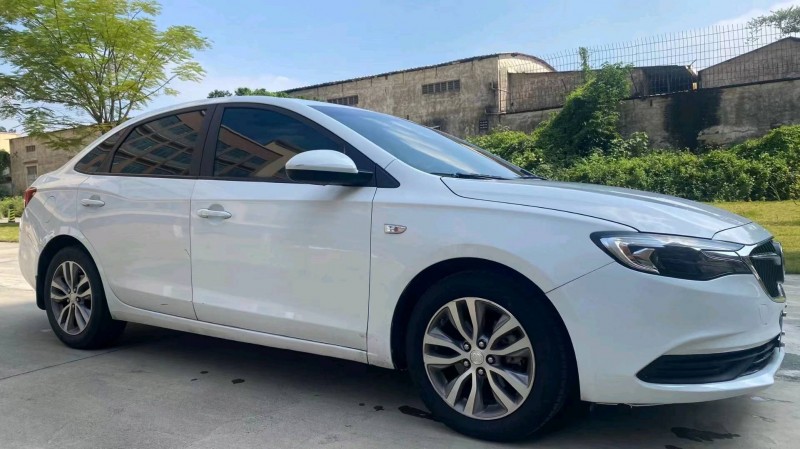 佛山18年别克英朗3