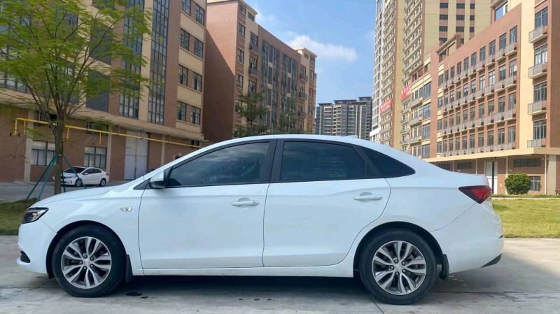 佛山18年别克英朗8