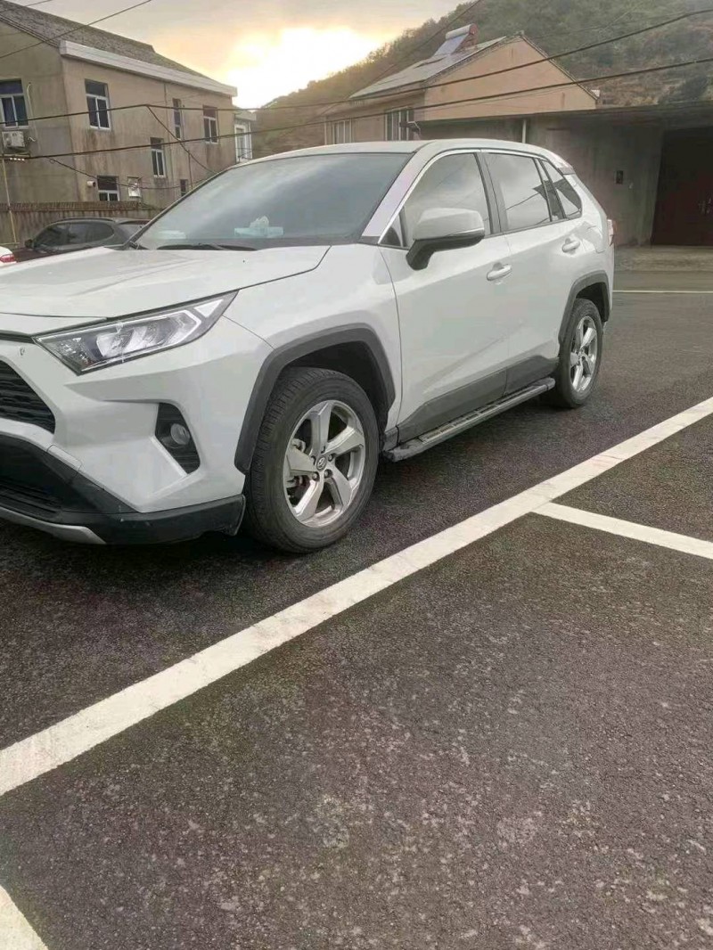 嘉兴23年丰田RAV4荣放9